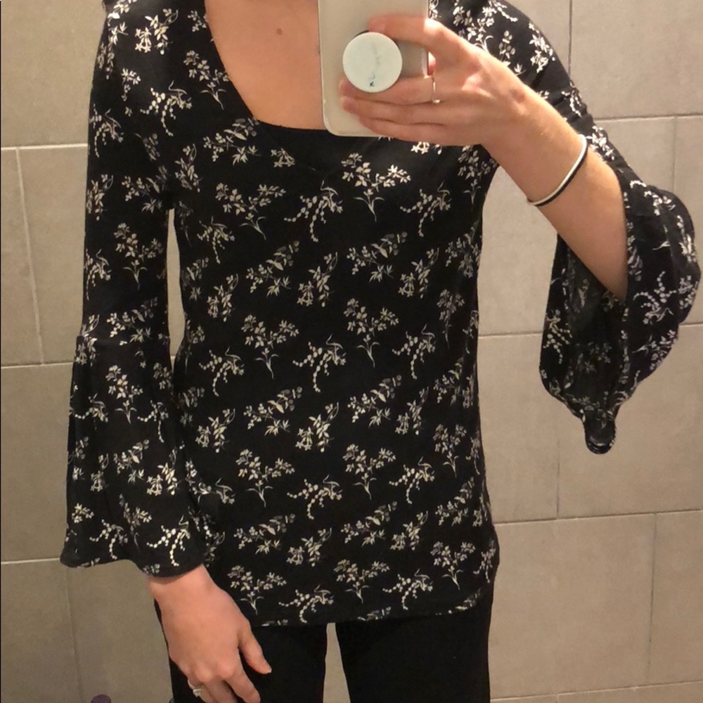 H&M Blouse with flared sleeves